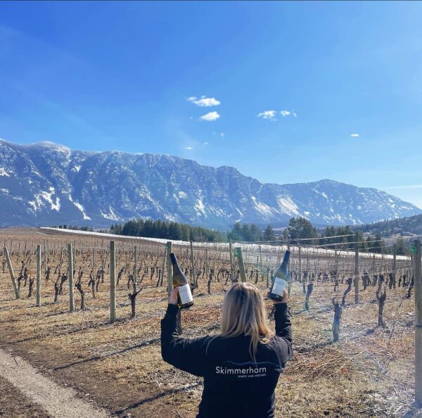 Skimmerhorn Winery and Vineyard Logo - Crewneck (Black)